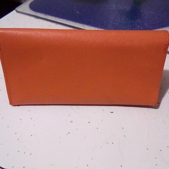 Tory Burch - Rusty /Gold Sunglass Case - Picture 4 of 4